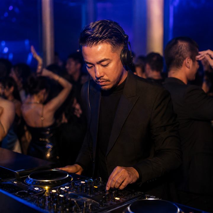 DJ QUANG VŨ biểu diễn
